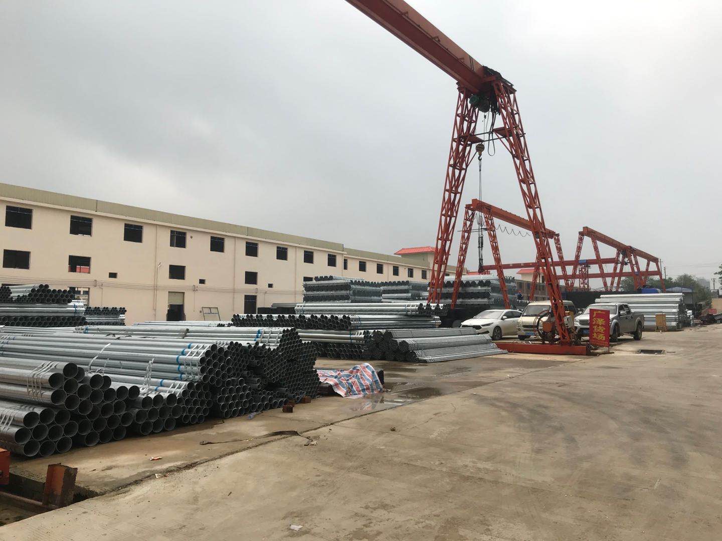 維一營(yíng)銷團(tuán)隊(duì)到鍍鋅鋼管漆工地進(jìn)行視察