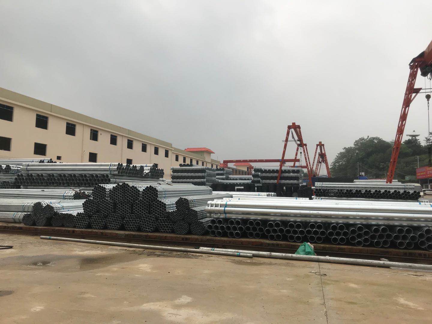 維一營(yíng)銷團(tuán)隊(duì)到鍍鋅鋼管漆工地進(jìn)行視察